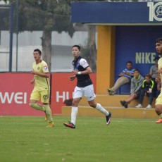 Alumni Oscar Torres playing for Atletico Veracruz of the Mexican Second Division